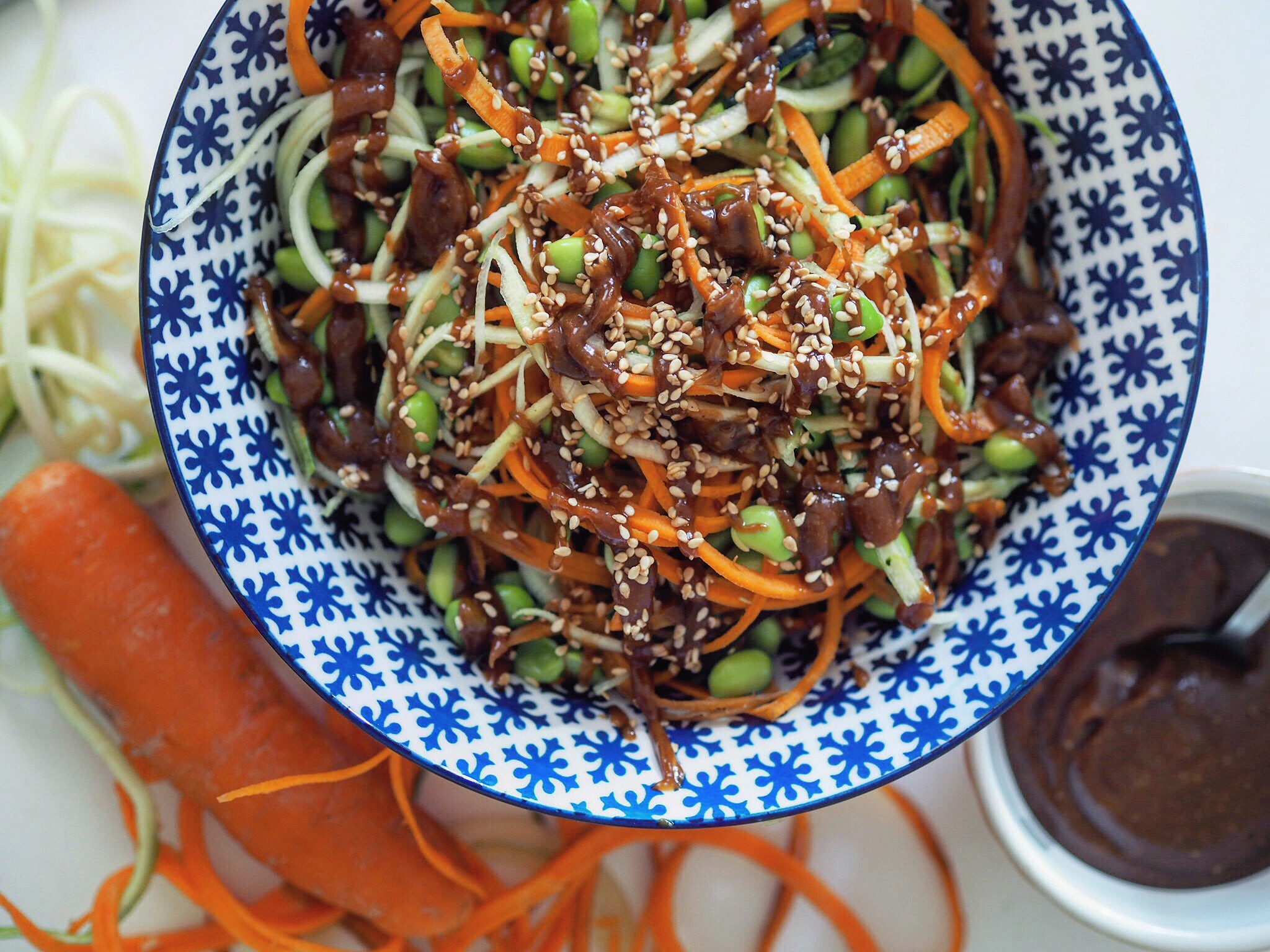 Meat-Free Monday: Spiralised Veggie Salad w/ Peanut Sauce 🥜